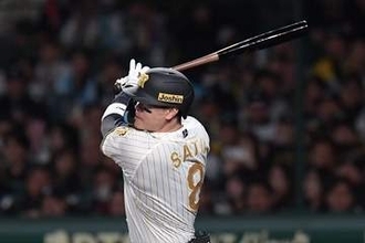 阪神・佐藤輝明、待望の今季1号　開幕10戦44打席目…“ジェット風船”復活の甲子園騒然