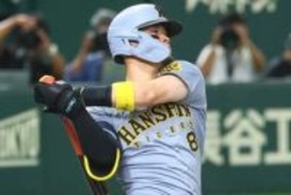 佐藤輝明は「早くメジャー行って」　投手崩れ落ち外野手追わず…確信弾は「飛ばしすぎや」