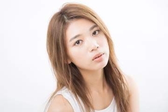 超絶スタイル“野球女子”の美ボディが「世にバレる」　大胆屈伸ポーズは「見惚れてしまう」