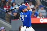 「岡本和真、19試合ぶり豪快11号ソロ　右翼スタンドへ勝ち越し弾　本拠地喝采…4戦連続安打」の画像1