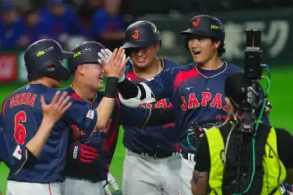 衝撃の「大谷劇場」に侍ナイン唖然　源田が明かしたベンチの会話「大谷翔平が大谷翔平してた」