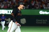 「巨人・坂本勇人が「覚悟決めて」劇的3ラン　通算14度目のサヨナラ打に本拠地大歓声」の画像1
