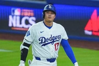 大谷翔平、オフ手術の可能性を否定せず「どうなるか見たい」　満身創痍の二刀流