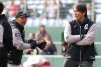 巨人キャンプに“超大物”登場「オーラが凄い」　51歳のレジェンドに騒然「すでに監督の風格」