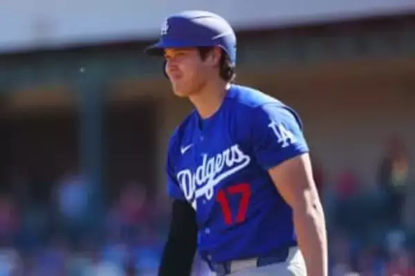 大谷翔平ヒヤリ→弾丸打球を“神回避”　ド軍キムも心配そう…起き上がりチラリ