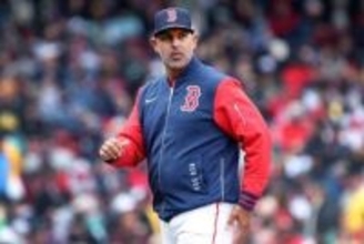 Rソックス激震、コーラ監督を”電撃解任”…球団発表　最下位低迷で首脳陣刷新、吉田正尚への影響も