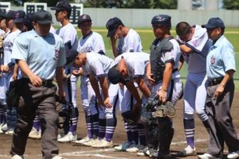 春県準Vの横浜創学館、初戦敗退に選手号泣　延長13回の激闘…力投の稲嶺「申し訳ない」