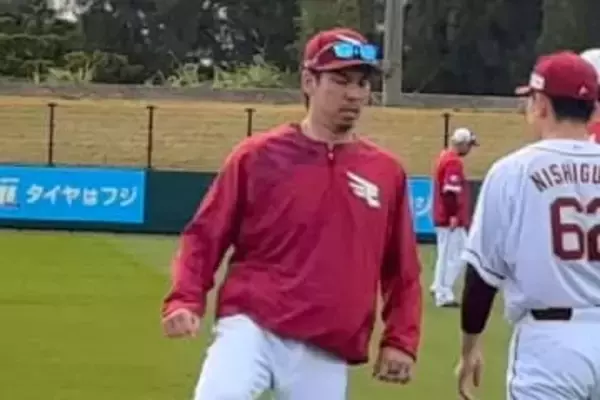 楽天の前田健太、ブルペン一番乗りで「18球」　キャンプ初日に報道陣50人…三木監督も熱視線