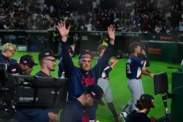 チェコ代表に日本人総立ち「これがスポーツマンシップ」　解説者感動…思わず取り出したスマホ