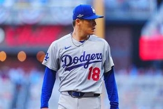 山本由伸と見つめ合い…大谷翔平の添えた“左手”　激写された瞬間、ファン感動「この笑顔最高」