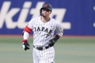 佐藤輝明が新バンテリンD“1号”　侍強化試合で131m特大弾…先制アーチに球場騒然