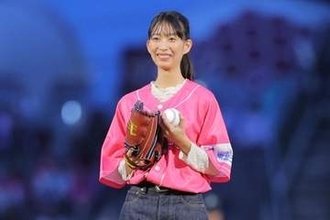 透明感抜群…“天才”女優がまさかの1球　「緊張したー」→明かした“野望”