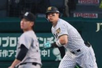 阪神・佐藤輝明、驚異の“12冠”　三塁打も1位浮上＆打率4割を維持…先制打で勝利貢献
