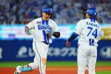 「DeNA、4発大勝で3週間ぶり2連勝　復帰後連続ヒーローの牧に相川監督「本当にらしい打球」」の画像1