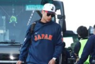 侍ナイン登場に500人超ファン大歓声　ダルビッシュも選手と共に球場入り…番号11のウエア