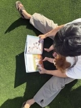 大谷翔平、愛犬デコピンと“読書”　長女の手足も…最新プライベート写真を公開