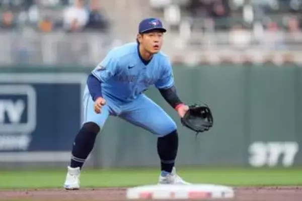 岡本和真の痛恨失策に「理解できません」　実況苦言…3試合ぶり無安打＆守備でも精細欠く
