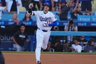 大谷翔平の300号は「普通ならツーベース」　“低弾道弾”にNHK解説唖然…思わず「見とれてしまった」