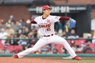 楽天ドラ6右腕の“魔球”は「全然来ない」　名捕手が驚く“20〜30キロ”…26歳を支える幻惑投球
