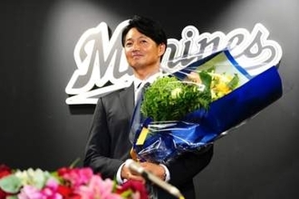 19年たっても「顔が変わらない」　イケメン引退の“衝撃記念グッズ”が「発想の勝利」