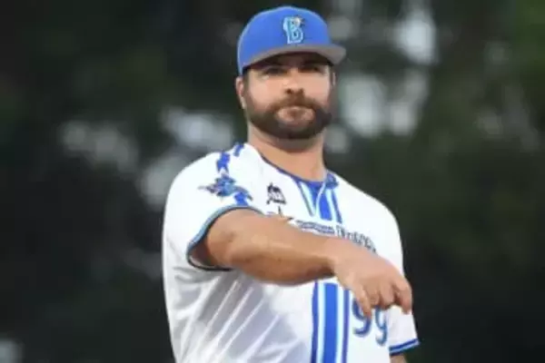 美人妻と熱いキス　DeNA自由契約から2か月…元助っ人が幸せ報告、米喝采「ビューティフル」