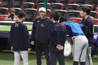 オリ岸田監督とマチャドが小久保監督に謝罪　前日、石塚の顔面付近に死球→下顎骨骨折で離脱