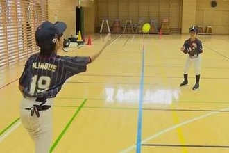 運動神経が伸びる「移動キャッチボール」　低学年にお勧め…守備力も育つ“5歩でパス”
