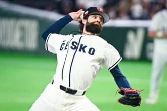 日本ファンが試合中に発見「紳士すぎる」　チェコ右腕の行動に称賛相次ぐ「好っきゃねん」