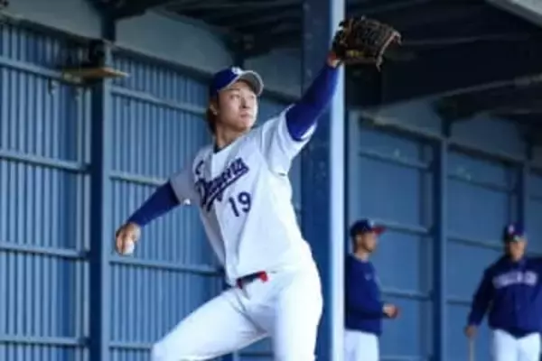 衝撃落差…侍J“秘密兵器”が「エグすぎる」　崩れ落ちる打者、X仰天「キレが」