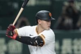 岡本和真の“青ユニ”が「違和感しかないw」　巨人時代からカラー激変「似合ってる」