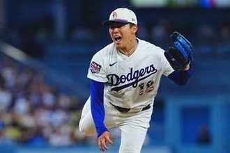 山本由伸をフリーマン絶賛「彼は球界屈指の投手」　バックで見た快投「ヨシノブはヨシノブ」