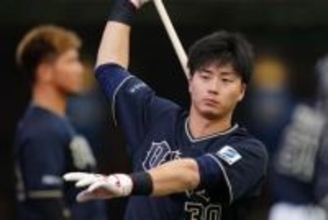 “No.1イケメン”の色気にファン悶絶「ヤバすぎる」　貴重なスーツに「何のご褒美」