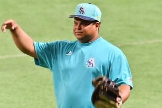 鷹1年で退団…巨漢元助っ人が大乱闘　入り乱れる選手→退場、海外失笑「いつもしてない？」