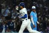 「大谷翔平が“ペロリ”「はしゃいでる」　ド軍が届けた貴重な一瞬…日米ホッコリ「幸せな気持ち」」の画像1