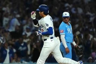 大谷翔平が“ペロリ”「はしゃいでる」　ド軍が届けた貴重な一瞬…日米ホッコリ「幸せな気持ち」