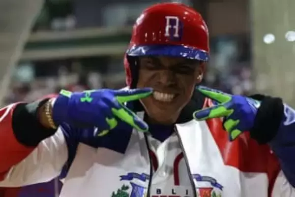 “優勝候補”が突然「殴り合いか」　ファン思わず勘違い…異様な光景に「野球って素敵」