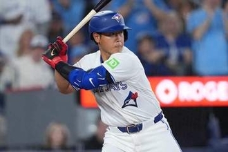 岡本和真、3試合ぶり18号　バックスクリーン弾に本拠地騒然…1年目のHR数は日本人歴代3位タイ