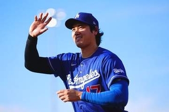 大谷翔平、約2週間ぶりキャッチボール実施　グラブ持ちグラウンド登場…敵地ファンから歓声