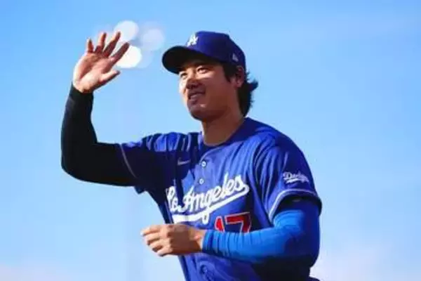 大谷翔平、17日ぶりキャッチボール実施　グラブ持ちグラウンド登場…敵地ファンから歓声