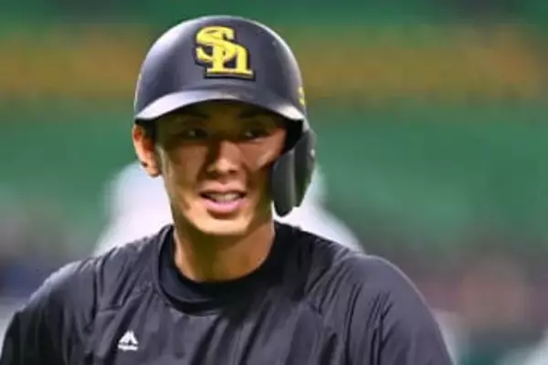 鷹・今宮健太が衝撃の変身…お披露目されたアフロヘア　“高校同期”とCM共演