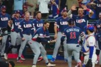 米国歓喜の勝利　ジャッジは手を上げハグ、ウィット感情爆発…ドミニカナイン怒り