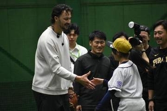 「身長差が凄い笑」　MLBの怪物と対面…“緊張”の美女アナが「めちゃくちゃ可愛い」