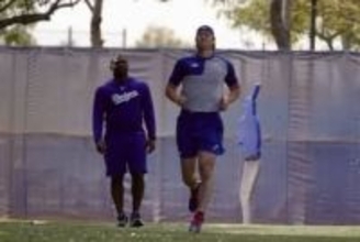 大谷翔平、ベンチプレス200キロ男と体力強化　“棒トレ”も…開幕へ順調調整