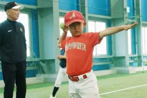 子どもの投球が「スライダー回転」するのはなぜ？　野球肘を誘発する投げ方の“角度”