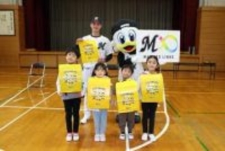 ロッテ毛利、小学校でランドセルカバー配布「自分も子どもの頃はやんちゃ」　15年連続の取り組み