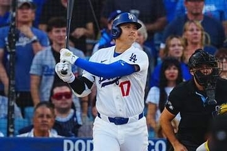 大谷翔平へド軍ファンが異例のスタオベ　PS打率.150の大不振…6年ぶりの6番、願う復調