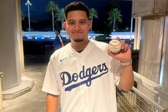 大谷27号HRをキャッチ「彼女が幸運の女神」　男性大興奮「絶対に売らないよ！」