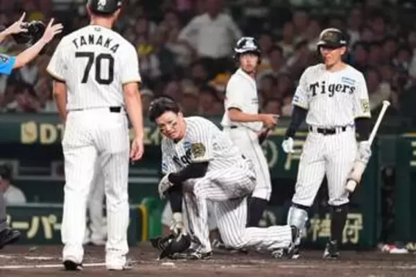 甲子園怒号、森下翔太の死球に騒然　左手首に直撃か→まさかの交代、31HRはセ1位