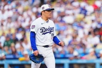 山本由伸の快投直後…ド軍が添えた「いい写真」　掲げた左手に滲む“絆”「大好きだ」