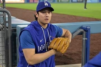 欠場の大谷翔平が“絡んでいた”人物　見つめる先…飛んで来た白球、球団カメラが激写
